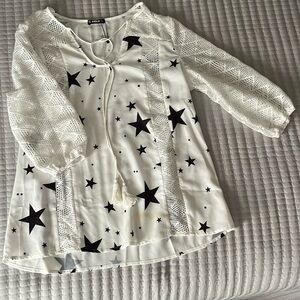 Large Sheilay blouse. White with black stars.